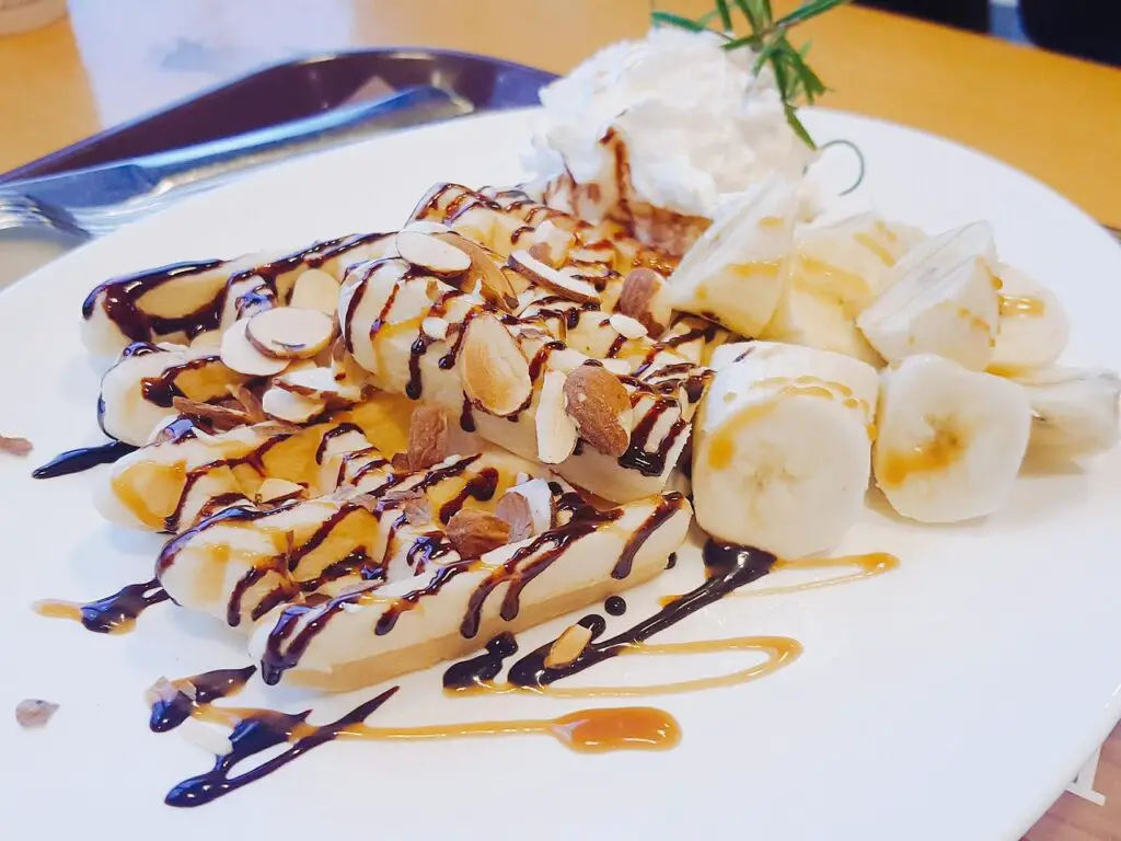 Brunch Attack ! Le Guide Joyeux et Délicieusement Déjanté pour un Brunch Parfait