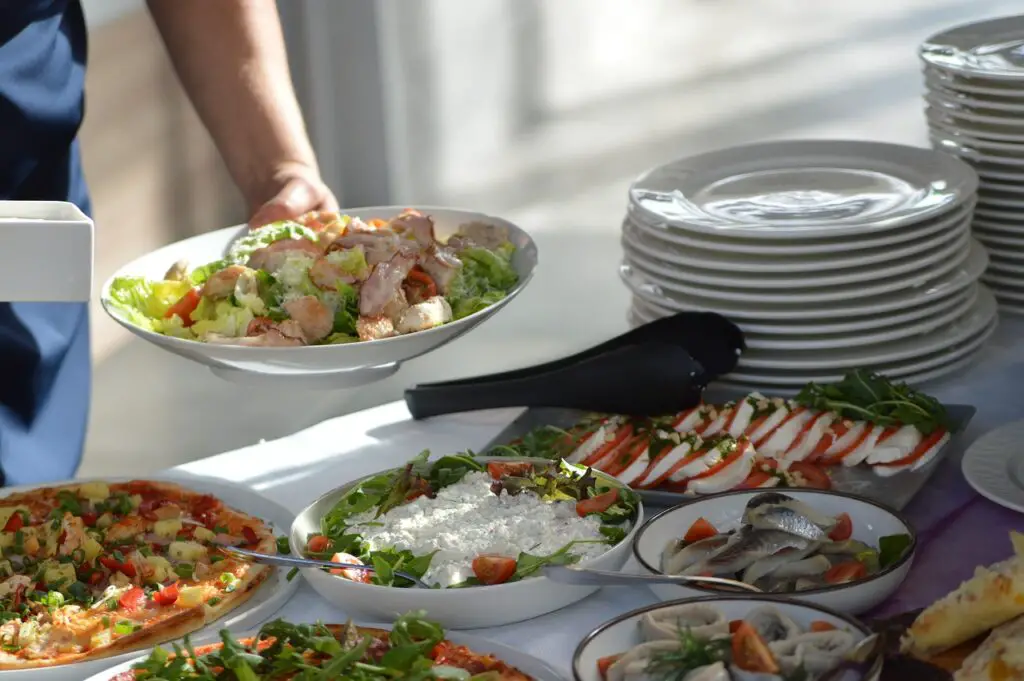 Brunch Attack ! Le Guide Joyeux et Délicieusement Déjanté pour un Brunch Parfait