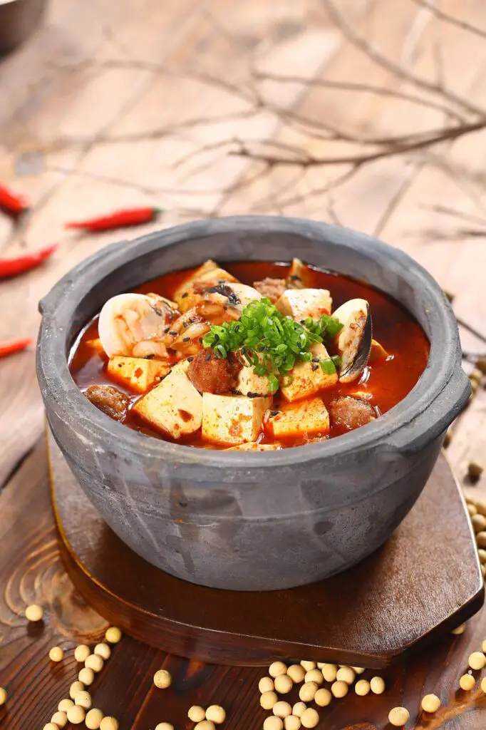 Poêlée de Légumes Croquants et Tofu Mariné : Le Plat Minceur qui Fait du Bruit dans l’Assiette !