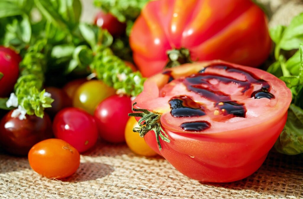 🍅 Tartare de Tomates, Avocat et Basilic : L’entrée fraîche qui fait fondre les cœurs (et les calories)