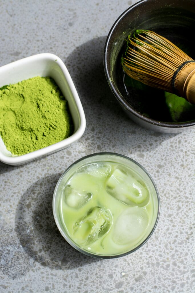 Iced Matcha Espresso Fusion : Une Boisson Unique et Revigorante
