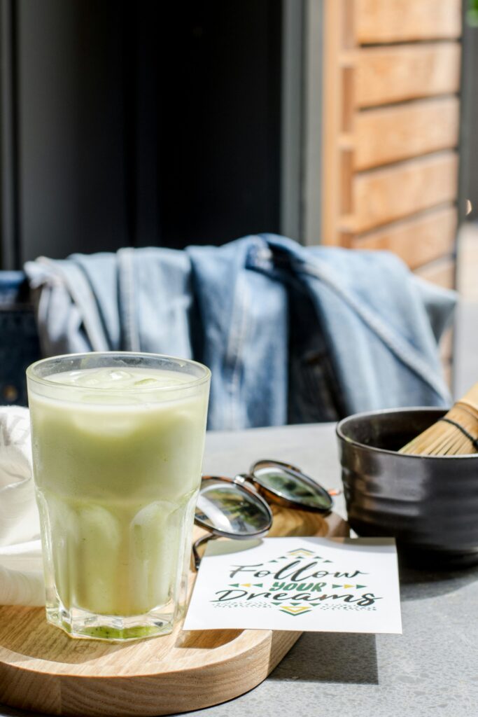 Iced Matcha Espresso Fusion : Une Boisson Unique et Revigorante
