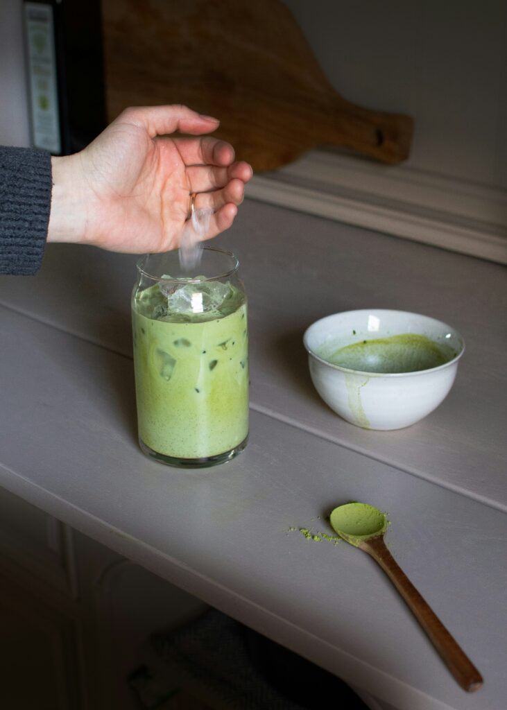 Iced Matcha Espresso Fusion : Une Boisson Unique et Revigorante