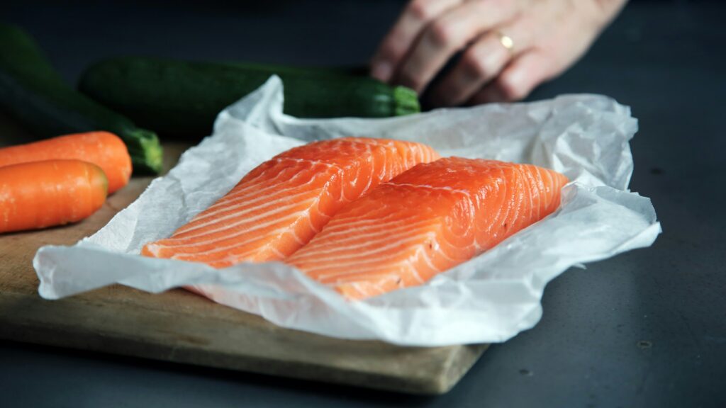 Bol de Riz Croustillant au Saumon : La Recette Sushi Bowl TikTok qui Régale !