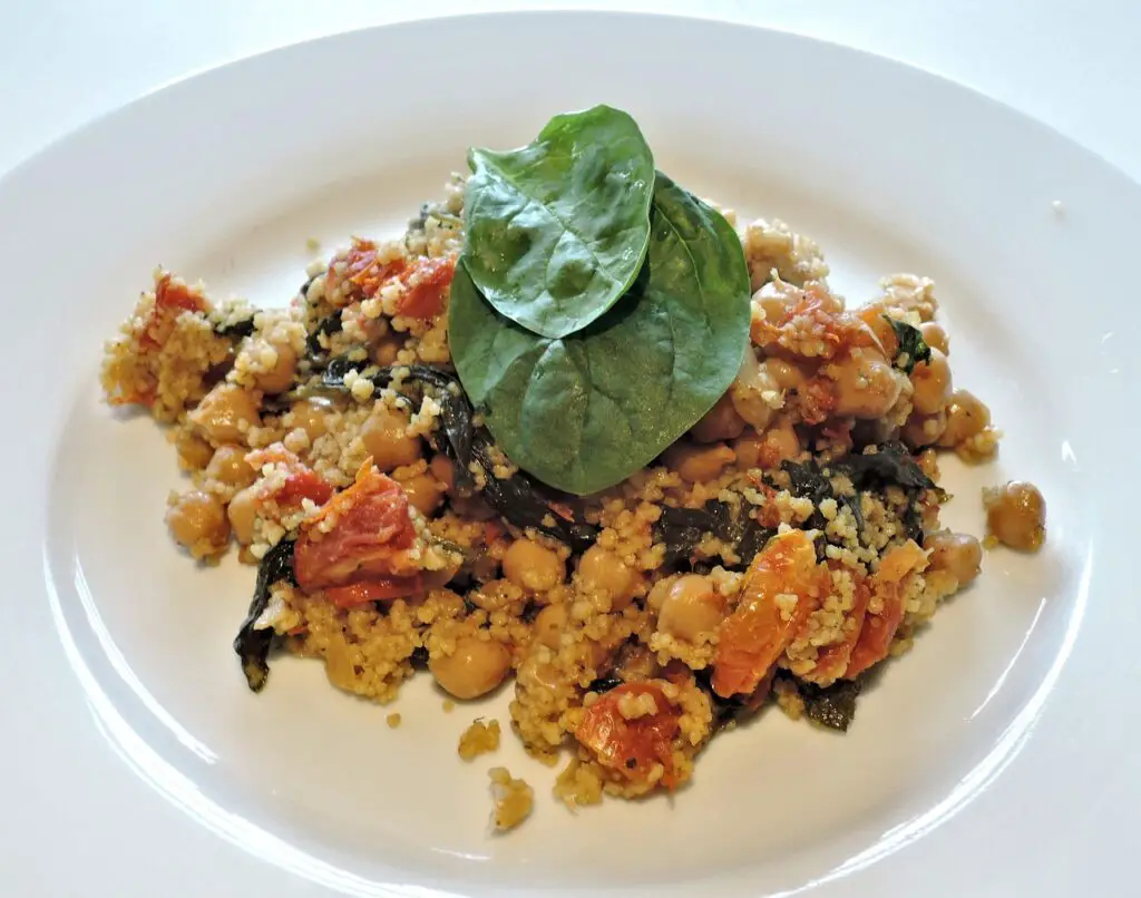 Couscous traditionnel aux légumes : un trésor culinaire aux mille saveurs