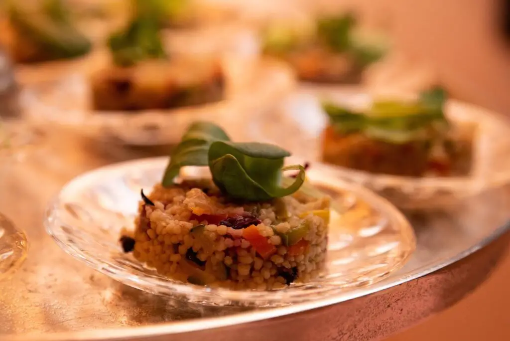 Couscous traditionnel aux légumes : un trésor culinaire aux mille saveurs