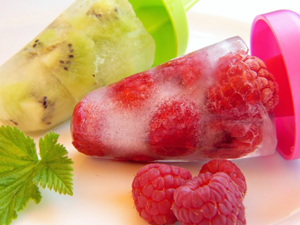 Crème glacée à la framboise maison : fraîche, onctueuse et fruitée