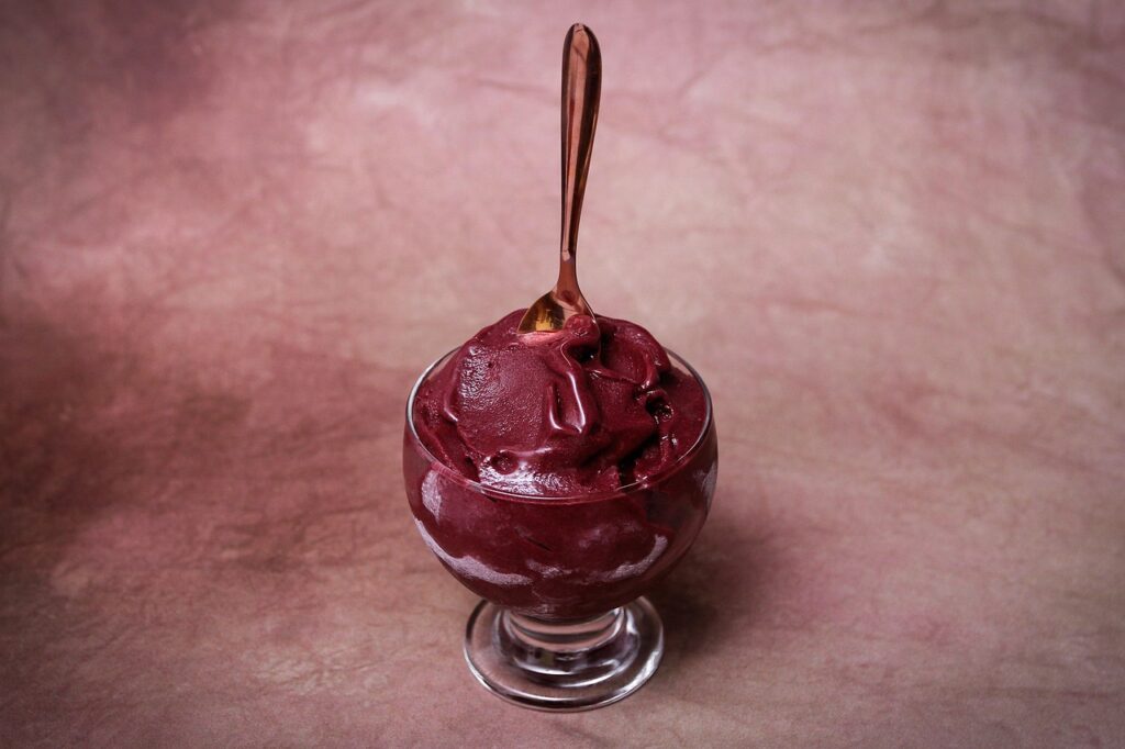 Crème glacée à la framboise maison : fraîche, onctueuse et fruitée