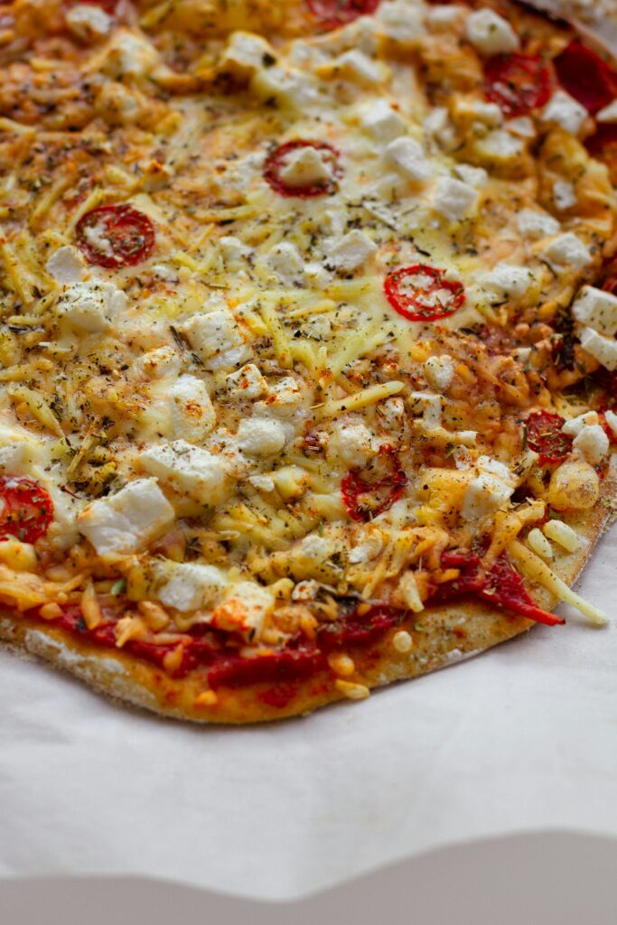 Pizza Napolitaine : Une Version Savoureuse aux Olives Noires et Câpres 🍕🇮🇹