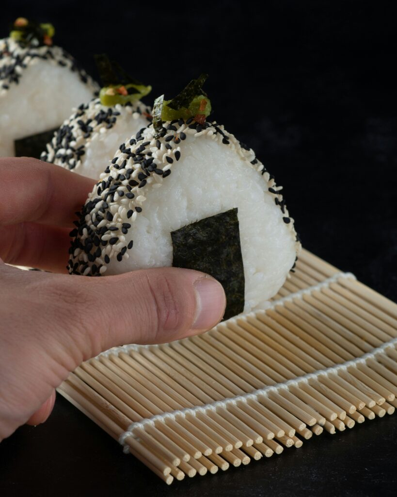Onigiri Maison : Les Boulettes de Riz Faciles et Délicieuses 🍙🇯🇵
