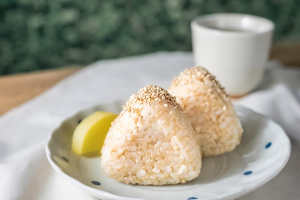 Onigiri Maison : Les Boulettes de Riz Faciles et Délicieuses 🍙🇯🇵