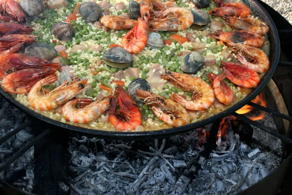 Crevettes et légumes croquants : une recette maison qui chante le bonheur dans l’assiette ! crevettes sautées aux légumes