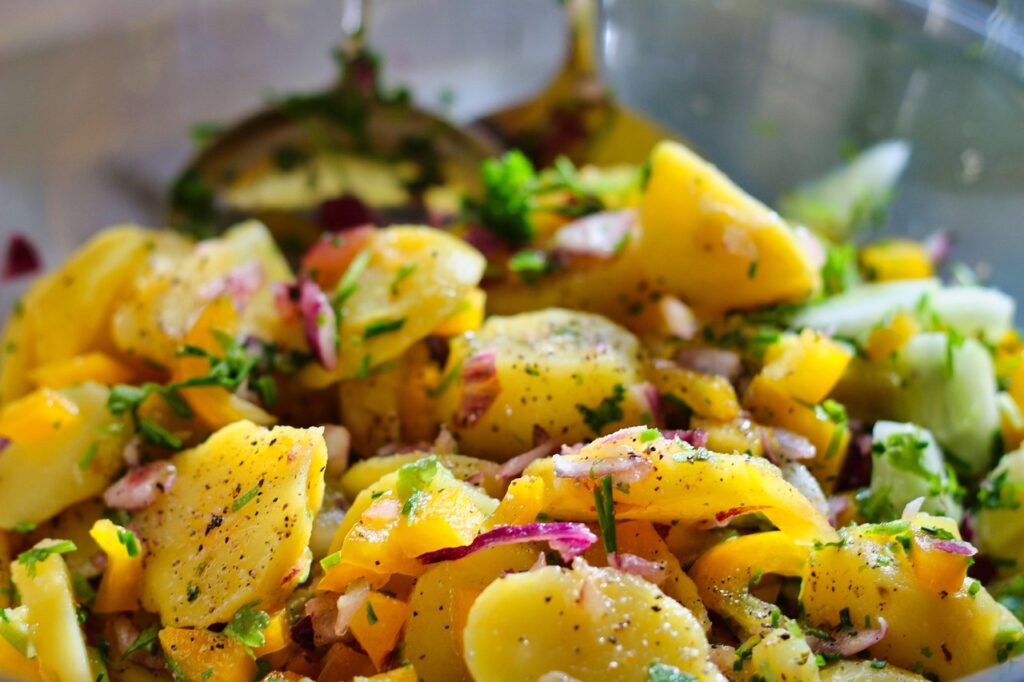 🥔 Salade de Pommes de Terre Revisitée : Un Classique Twisté Pour Éblouir Vos Convives ✨