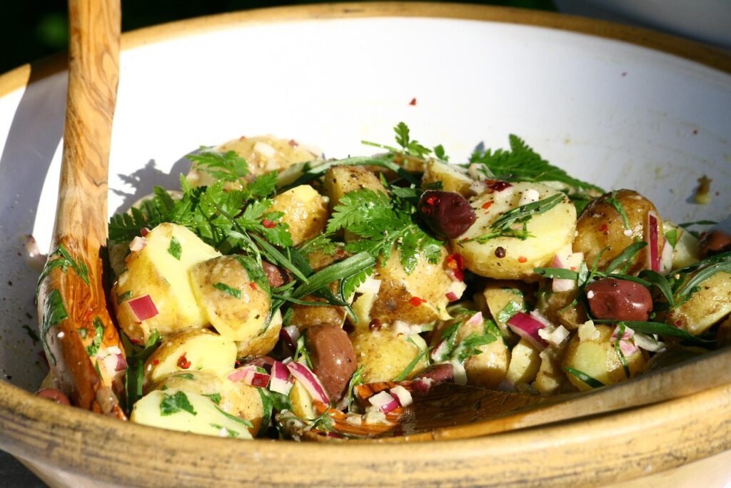 🥔 Salade de Pommes de Terre Revisitée : Un Classique Twisté Pour Éblouir Vos Convives ✨