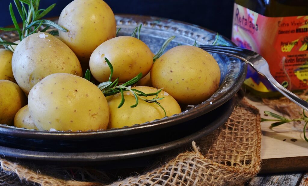 🥔 Salade de Pommes de Terre Revisitée : Un Classique Twisté Pour Éblouir Vos Convives ✨