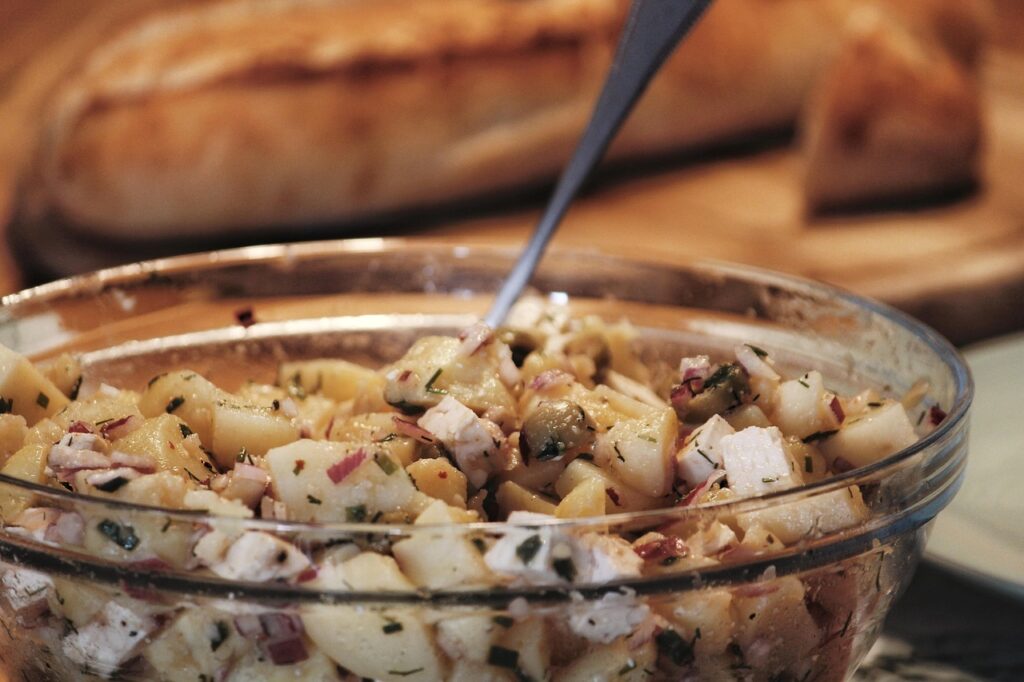 🥔 Salade de Pommes de Terre Revisitée : Un Classique Twisté Pour Éblouir Vos Convives ✨