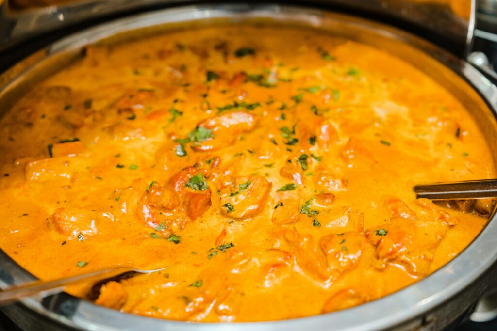 Sauce Curry Maison : Facile, Crémeuse et Pleine de Saveurs