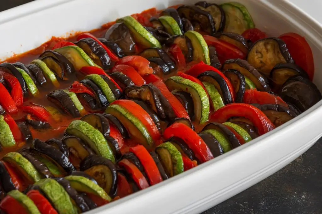 Ratatouille Provençale : Une Symphonie de Légumes Gorgés de Soleil