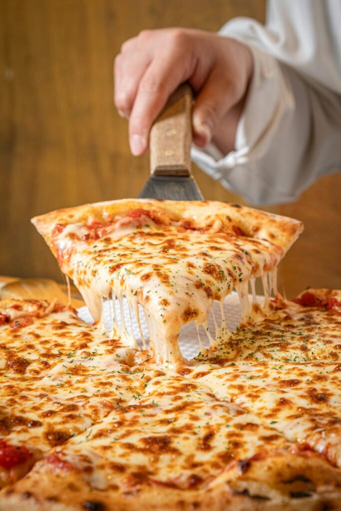 Pizza 4 Fromages : L’Alliance Parfaite des Saveurs Crémeuses