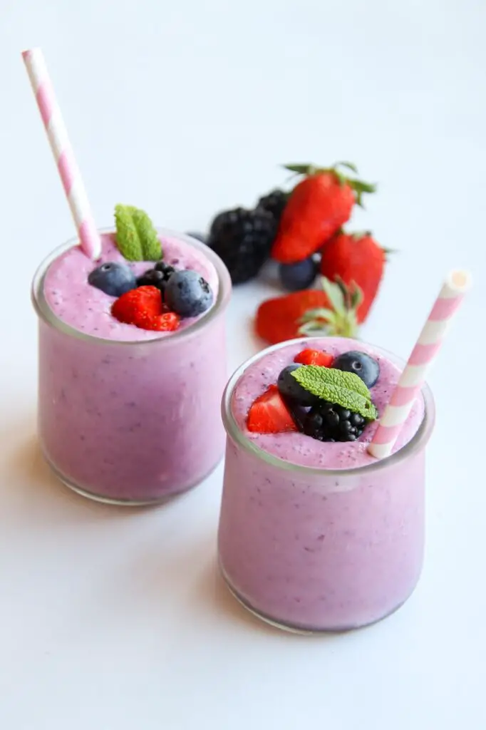 🍌 Smoothie Banane & Fruits : La Gorgée Magique Qui Met de Bonne Humeur ! 🍓