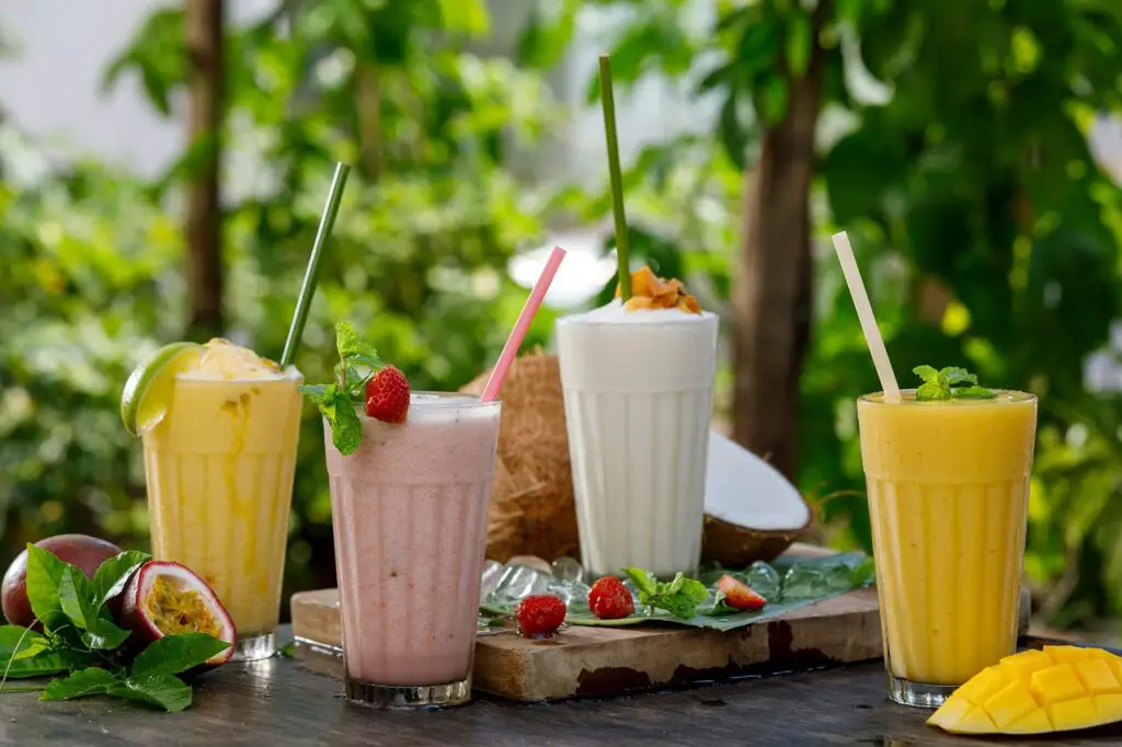 🍌 Smoothie Banane & Fruits : La Gorgée Magique Qui Met de Bonne Humeur ! 🍓