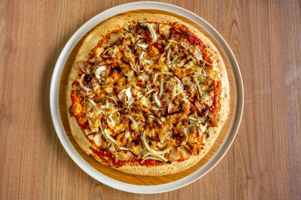 BBQ Chicken Pizza : Le Goût Fumé Qui Fait Danser Vos Papilles 🍗🍕