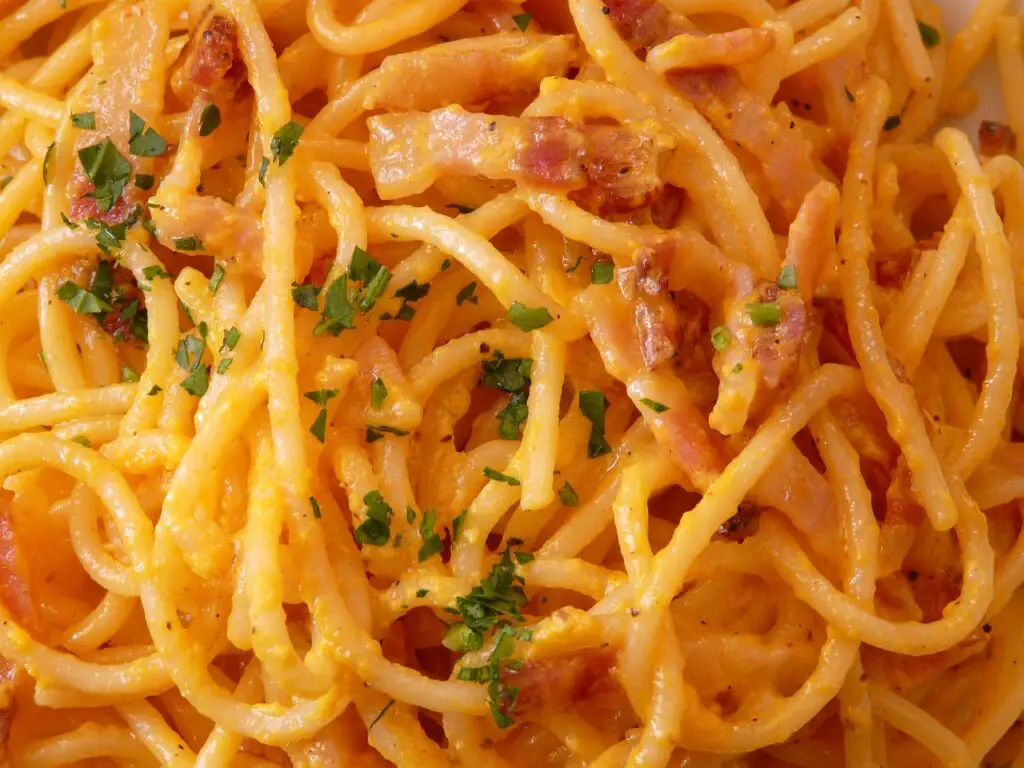 Spaghetti alla Carbonara : La Véritable Recette Italienne !