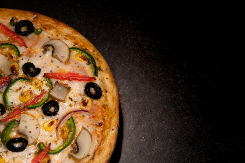 Pizza Napolitaine : Une Version Savoureuse aux Olives Noires et Câpres 🍕🇮🇹