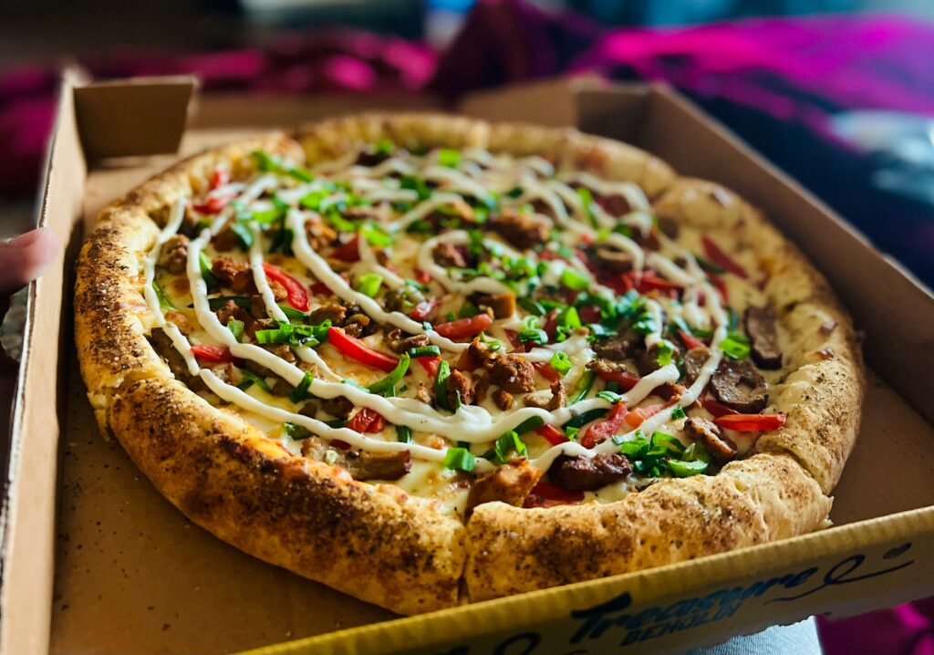 BBQ Chicken Pizza : Le Goût Fumé Qui Fait Danser Vos Papilles 🍗🍕
