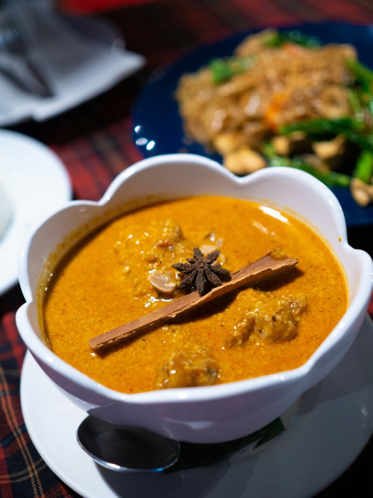 Sauce Curry Maison : Facile, Crémeuse et Pleine de Saveurs